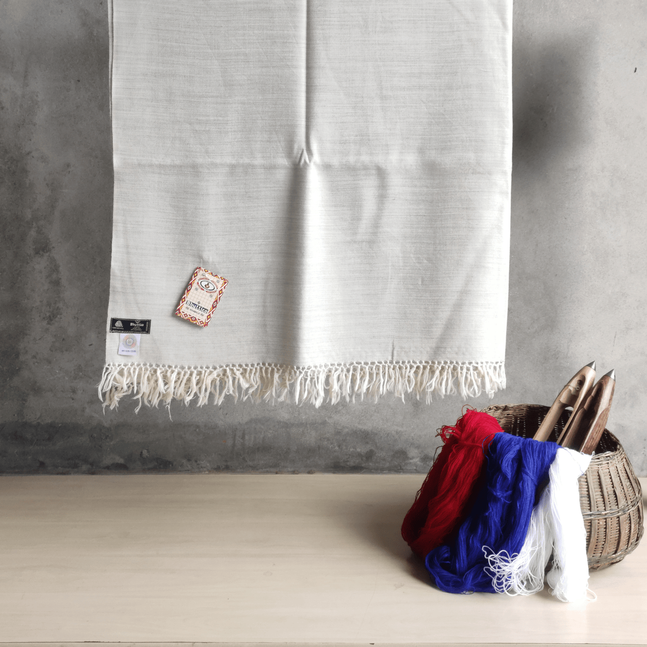 Hand Woven Mens Pure Merino Wool Kullu Shawl - light grey (Loi) - Bhuttico Shawls