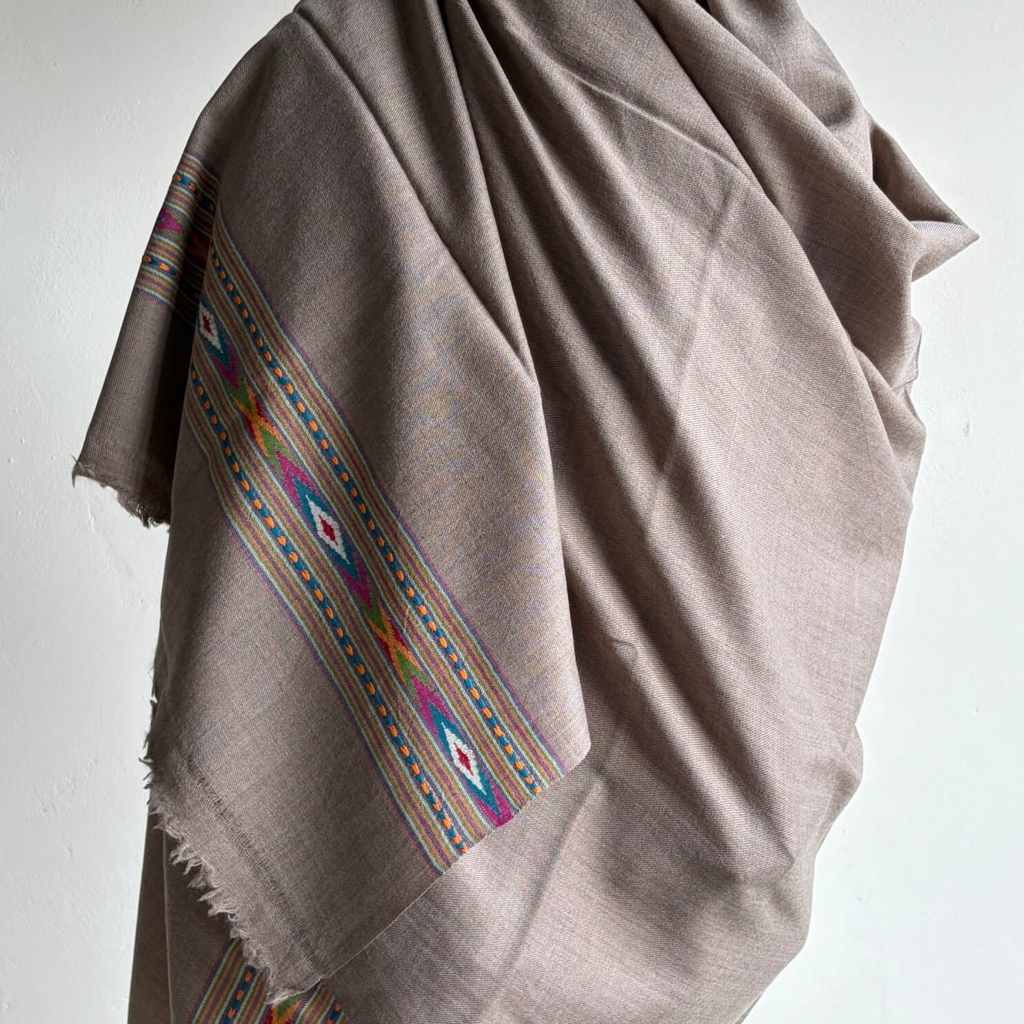 Close up of Men's shawl (loi)