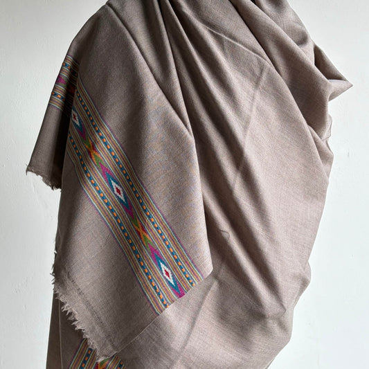 Close up of Men's shawl (loi)