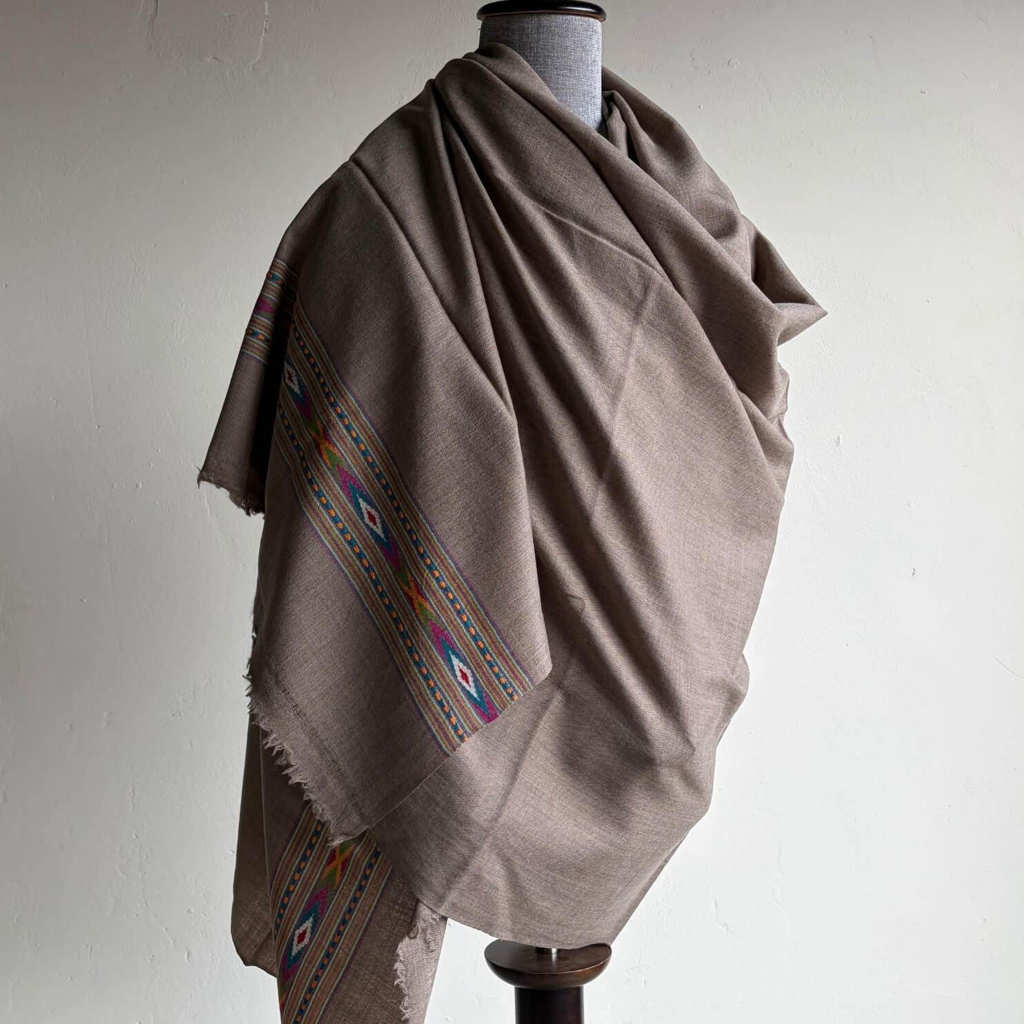 Men's shawl (loi)