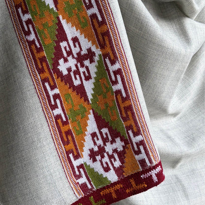 Motif in Pure merino wool shawl - Grey 