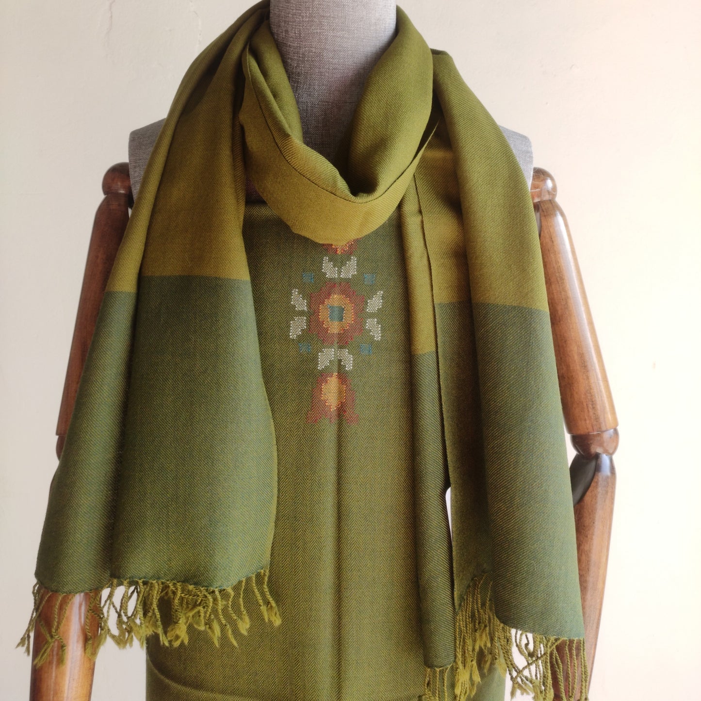 Handloom Women's Woolen Suit with Stole (GREEN)