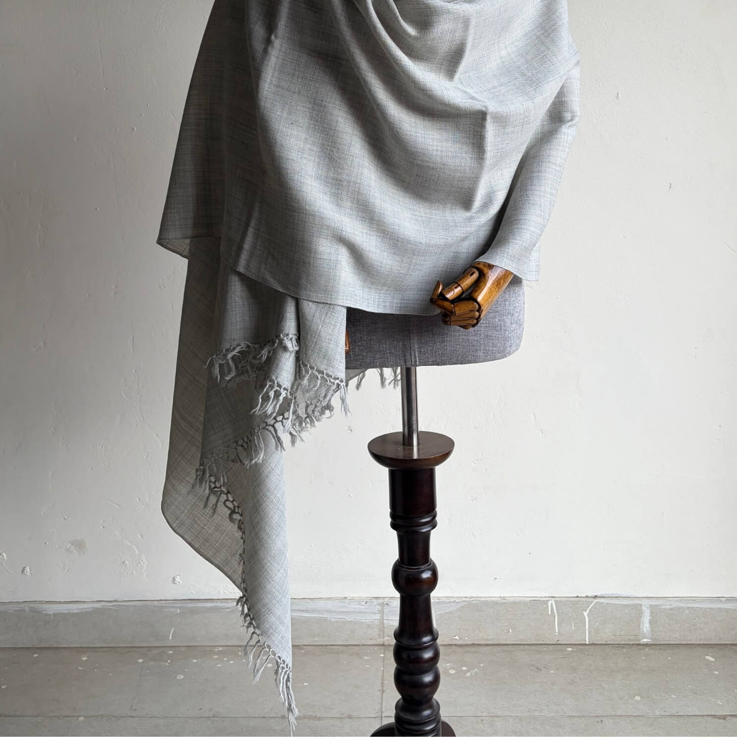 Close up of Pure merino wool Men's shawl - Grey