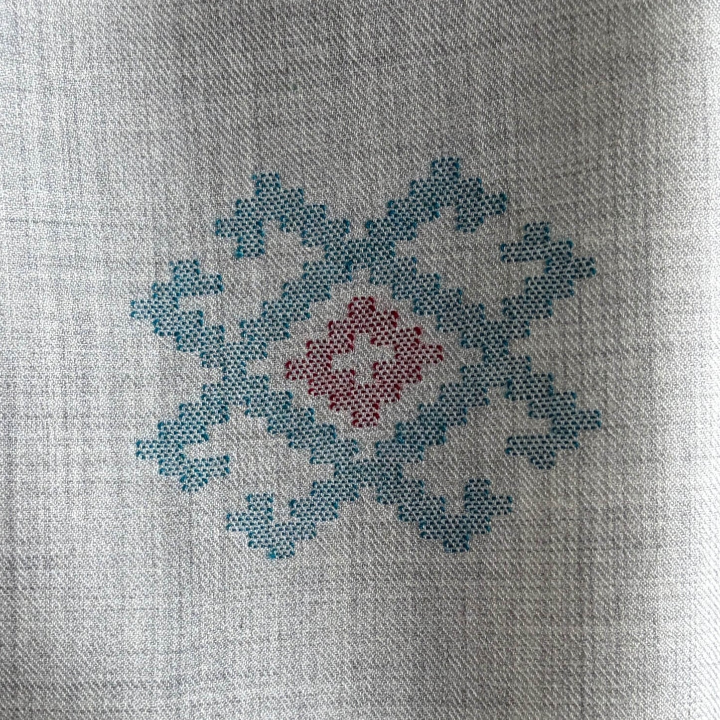 Motif on Pure merino wool stole - Grey 