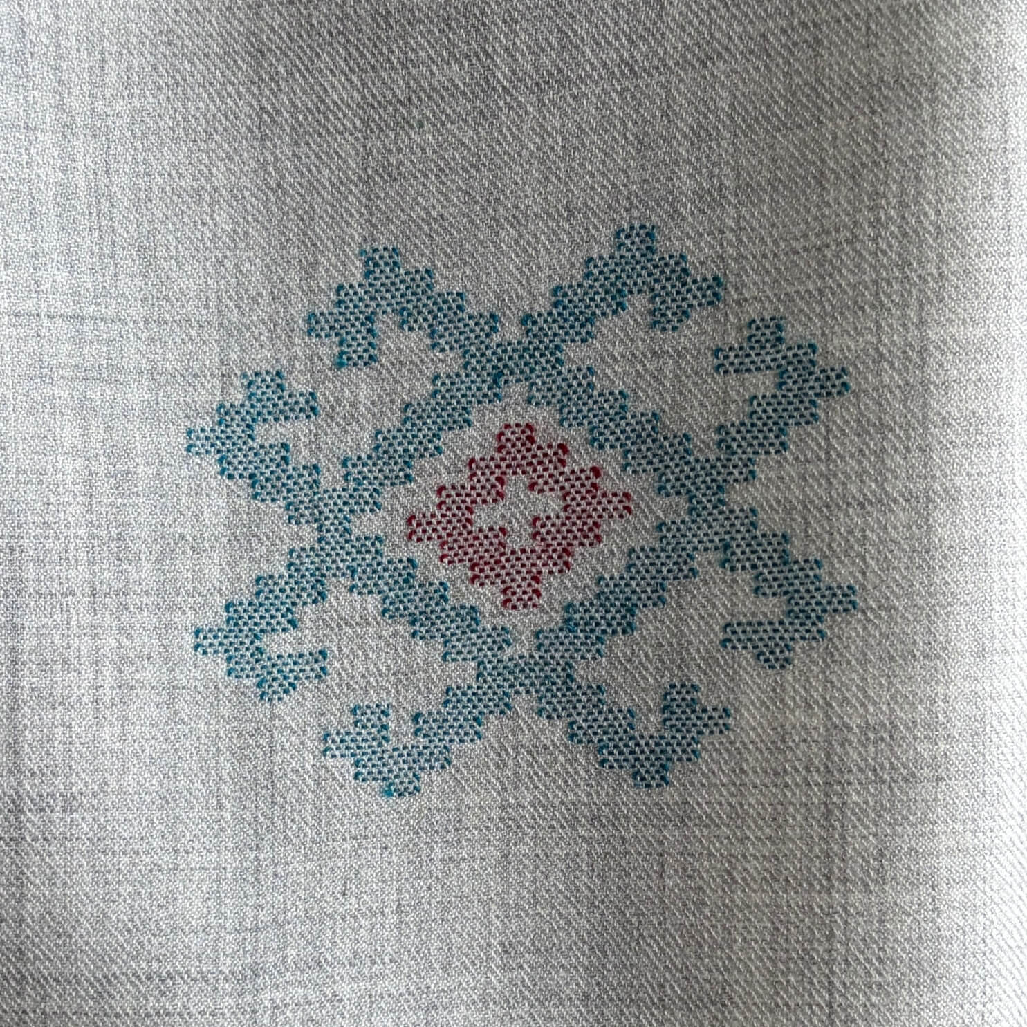 Motif on Pure merino wool stole - Grey 