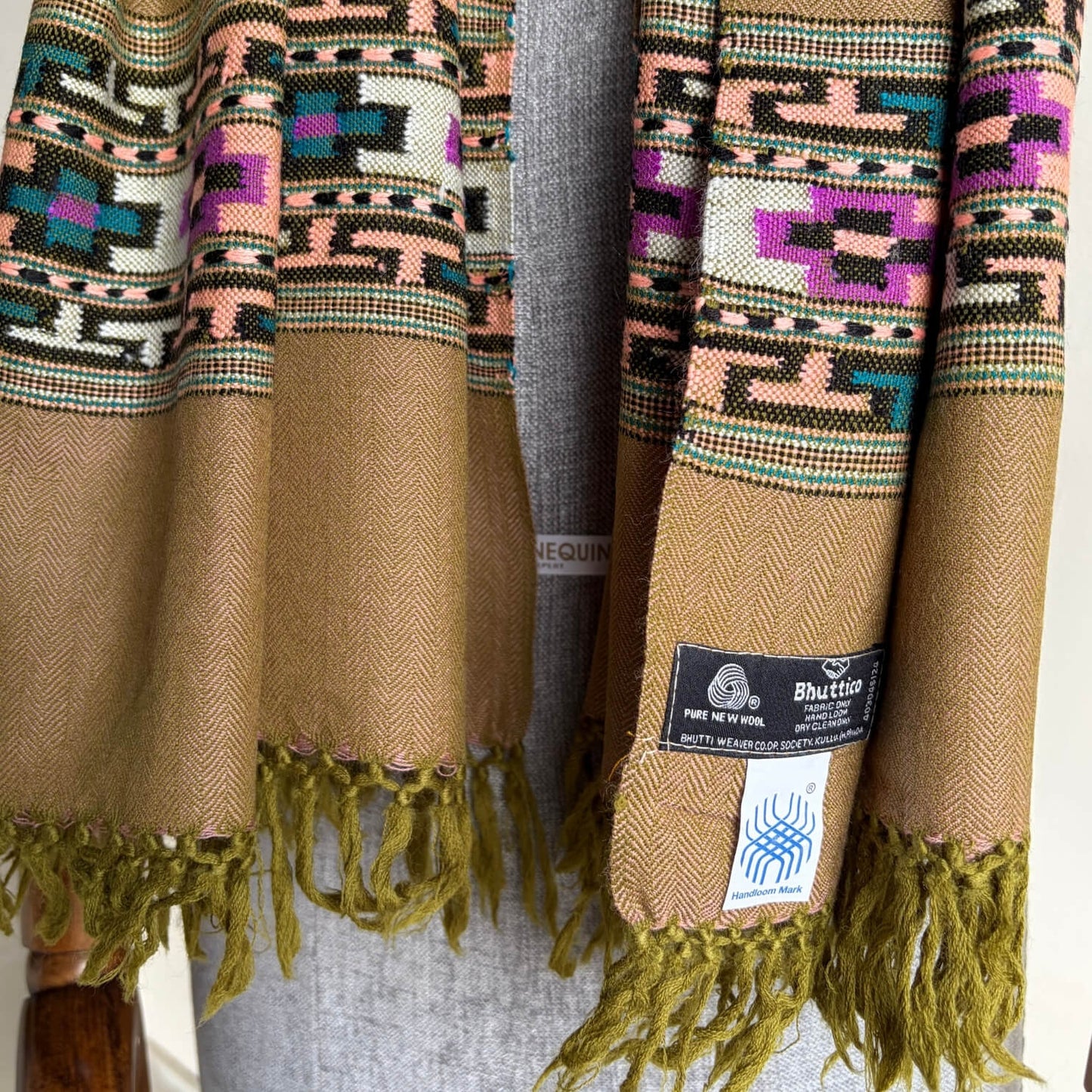 Women Traditional Kullu patti stole- Olive