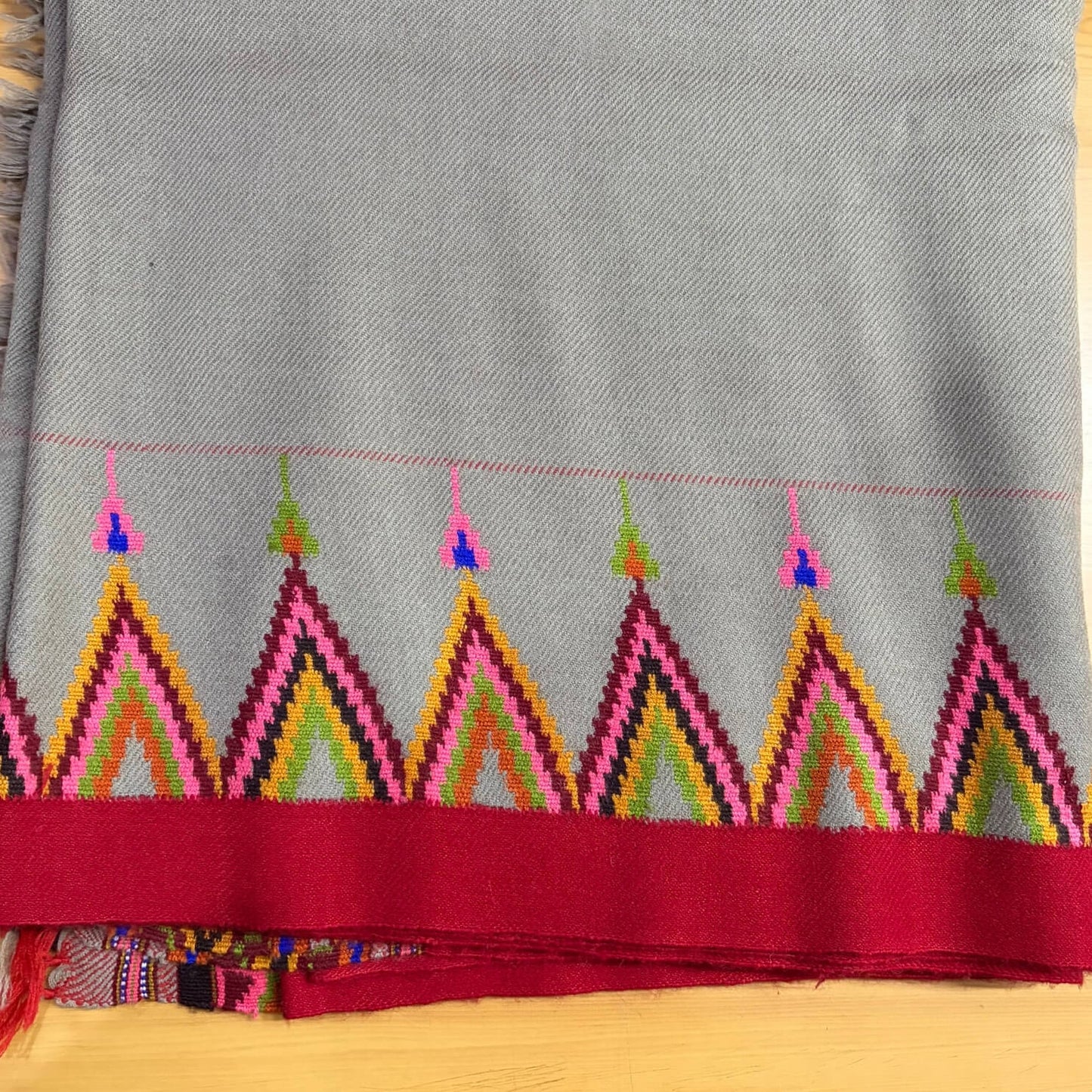 Handwoven Kullu Pattu with bright borders - Kulvi Rangloom - 1 patti