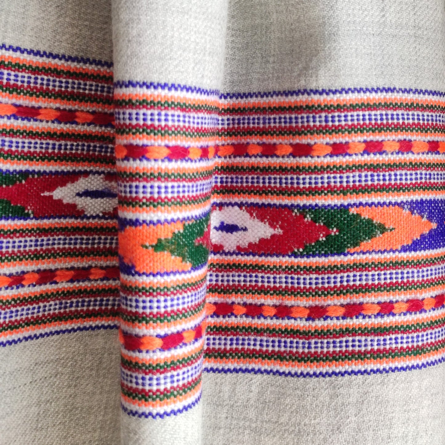 Hand Woven Pure Merino Wool Kullu Stole-(Grey)